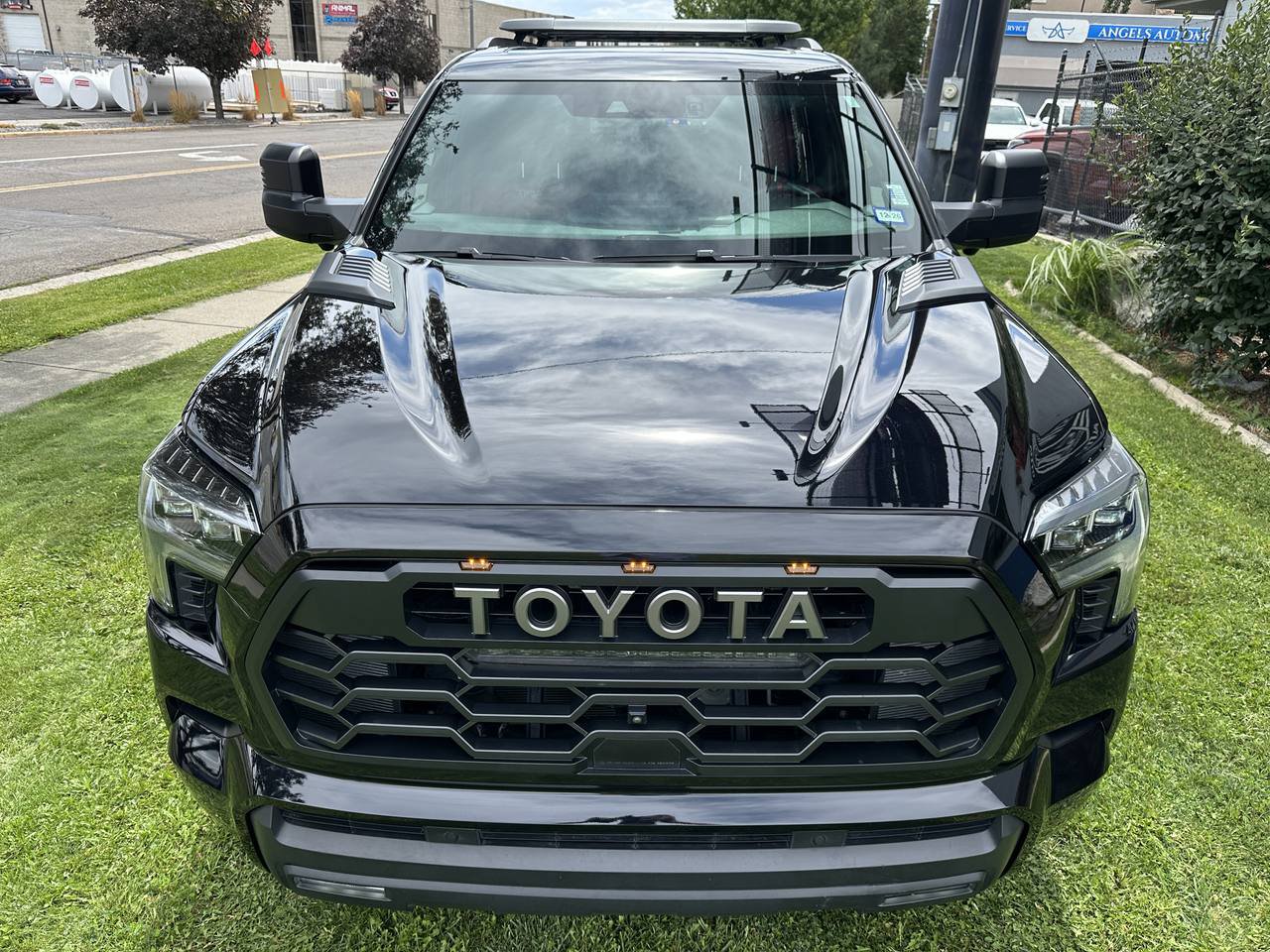 Used 2025 Toyota Sequoia TRD Pro AWD/4WD image 13