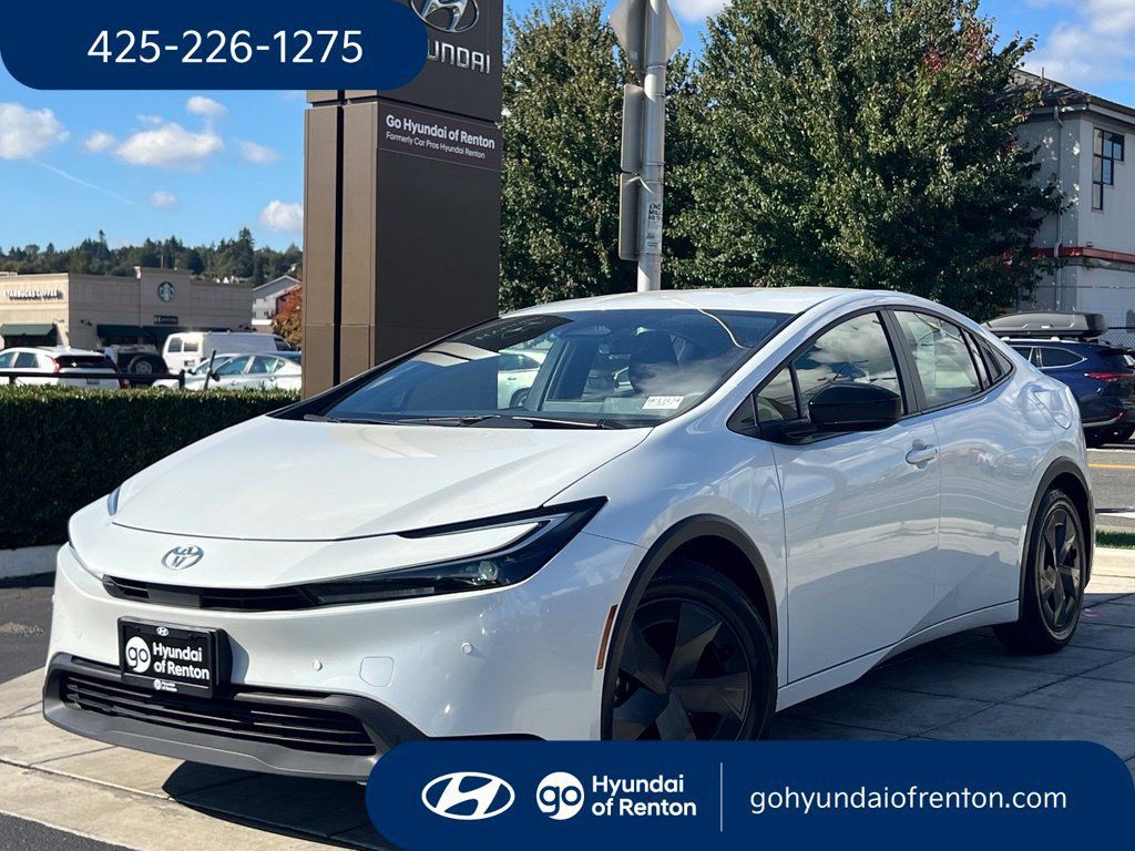 Used 2025 Toyota Prius LE FWD image 1