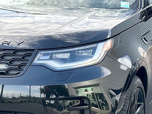 New 2025 Land Rover Discovery Dynamic SE image 6