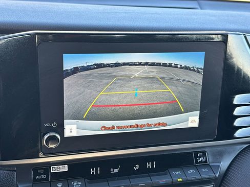 Used 2025 Toyota Camry SE image 27