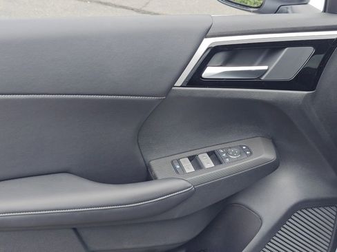 New 2025 Mitsubishi Outlander SE image 9