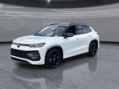 New 2026 Volkswagen Tiguan SE R-Line FWD image 3