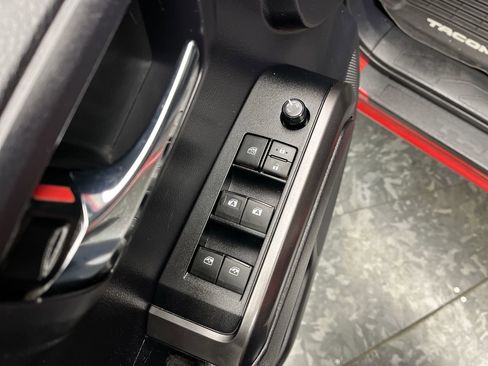 Used 2020 Toyota Tacoma TRD Sport w/ TRD Premium Sport Package image 9