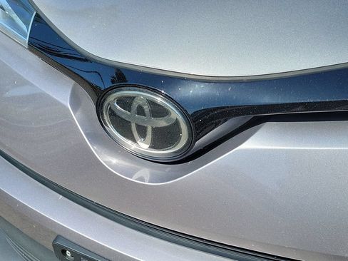 Used 2019 Toyota C-HR LE FWD image 6