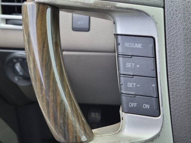 Used 2009 Lincoln MKX 2WD image 17