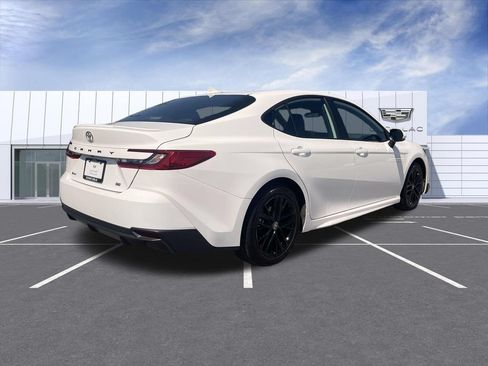 Used 2025 Toyota Camry SE FWD image 8
