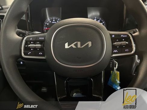 Used 2023 Kia Sorento LX AWD/4WD image 18