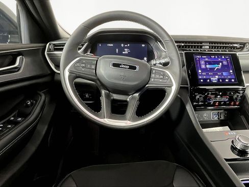 New 2025 Jeep Grand Cherokee L Altitude AWD/4WD image 9