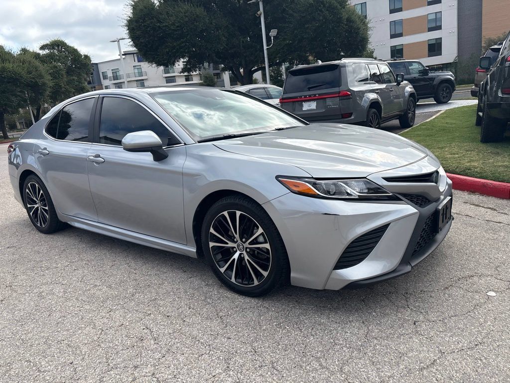 Used 2020 Toyota Camry SE FWD image 7