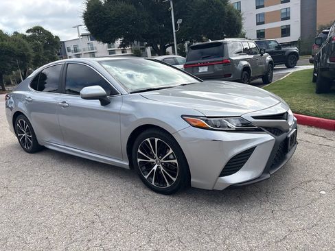 Used 2020 Toyota Camry SE FWD image 7