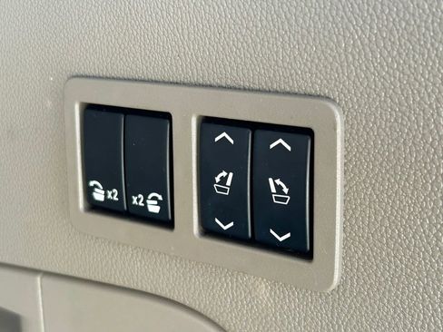 Used 2017 GMC Yukon SLT w/ Premium Edition image 15