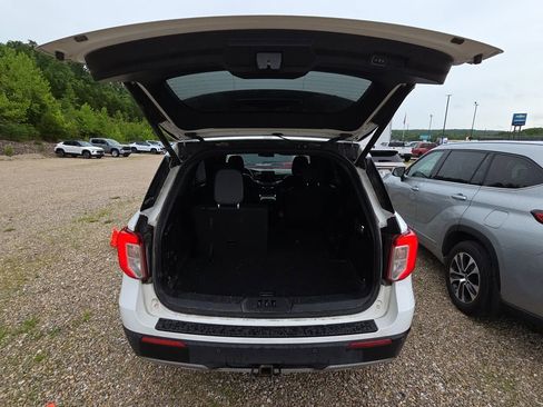 Used 2020 Ford Explorer XLT w/ Equipment Group 202A AWD/4WD image 15
