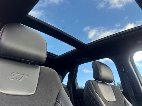 Used 2019 Ford Edge ST w/ Equipment Group 401A image 17