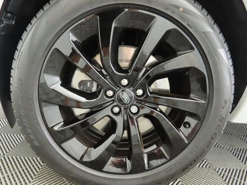 Used 2025 Land Rover Discovery Sport S image 30