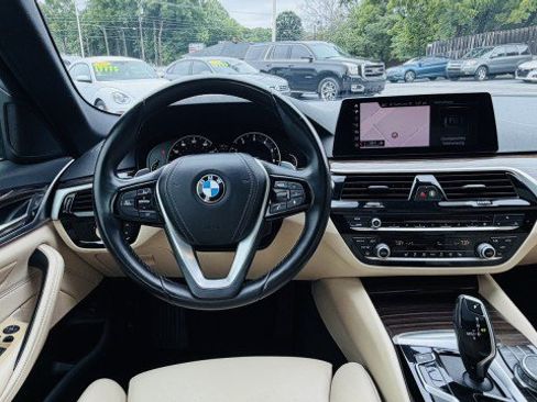 Used 2019 BMW 530i w/ Convenience Package RWD image 8