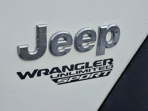 Used 2020 Jeep Wrangler Unlimited Sport S image 32