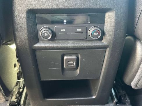 Used 2023 Chevrolet Traverse LT AWD/4WD image 17