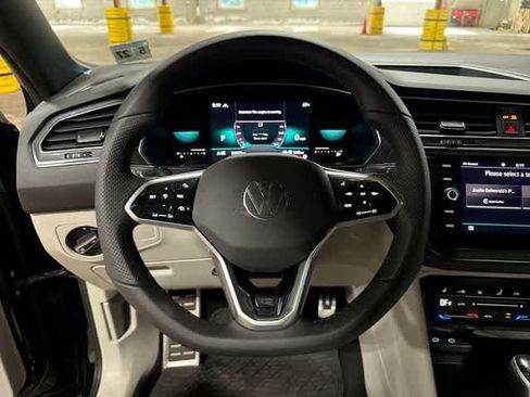 Used 2022 Volkswagen Tiguan SE R-Line AWD/4WD image 18