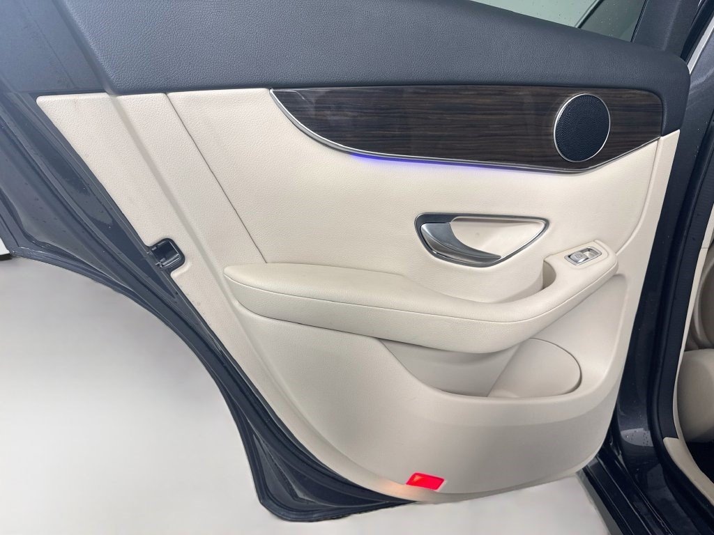 Used 2020 Mercedes-Benz GLC 300 image 24