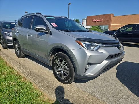 Used 2018 Toyota RAV4 XLE FWD image 2