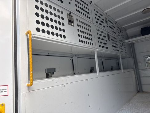 Used 2010 Ford F550 4x4 Regular Cab Super Duty image 18