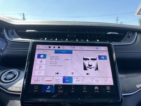 Used 2023 Jeep Grand Cherokee Limited w/ Black Appearance Package image 24