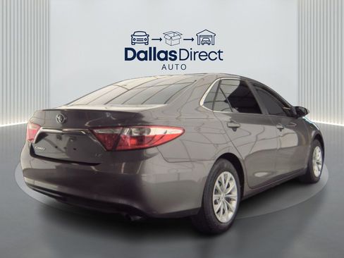 Used 2015 Toyota Camry LE image 5