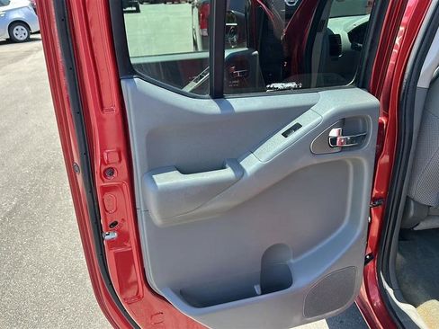 Used 2015 Nissan Frontier SV w/ SV Value Truck Package RWD image 31