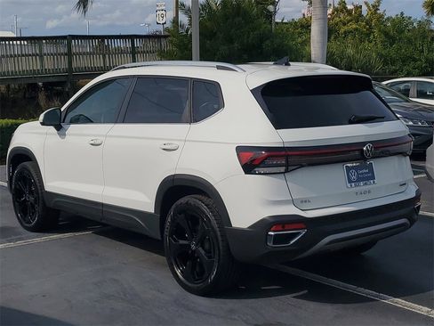 Used 2025 Volkswagen Taos SEL image 4