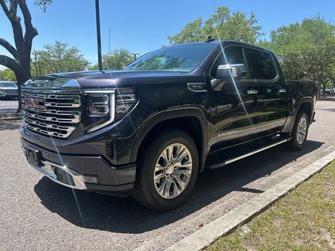 Used 2022 GMC Sierra 1500 Denali AWD/4WD image 2
