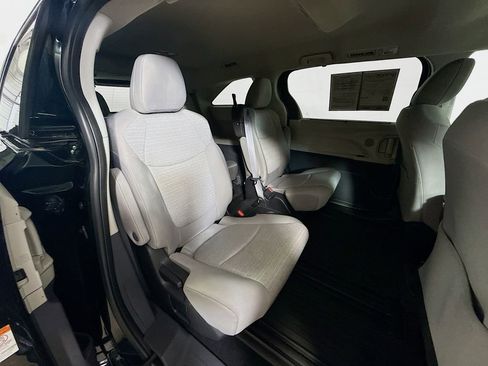 Certified 2022 Toyota Sienna LE FWD image 26
