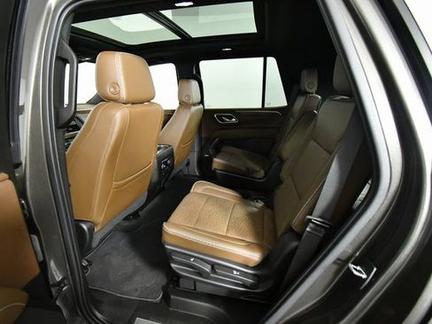 Used 2021 Chevrolet Tahoe High Country w/ Premium Package image 26