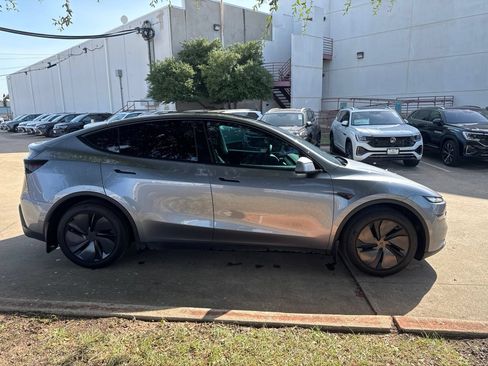 Used 2026 Tesla Model Y Long Range AWD/4WD image 4