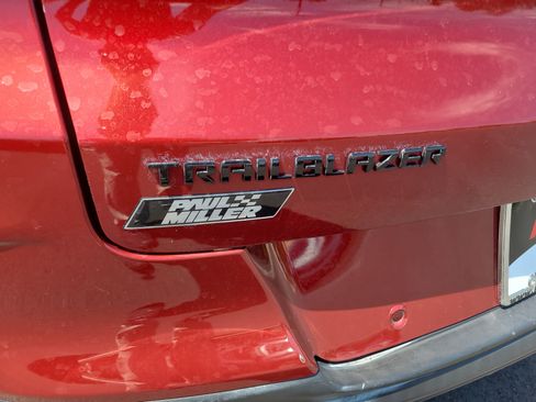 Used 2022 Chevrolet TrailBlazer RS w/ Technology Package FWD image 28