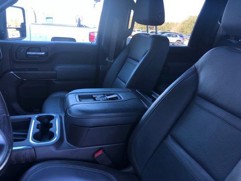 Used 2022 GMC Sierra 3500 Denali w/ Denali Ultimate Package image 18