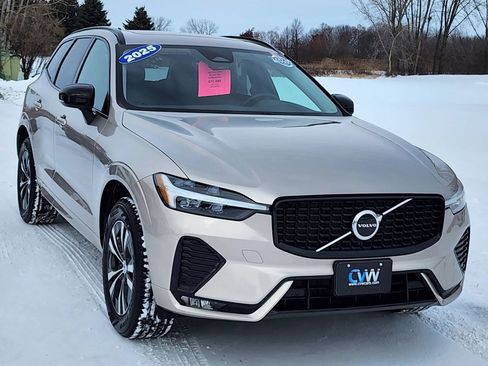 Used 2025 Volvo XC60 B5 Core image 5
