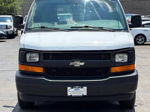 Used 2017 Chevrolet Express 2500 RWD image 3
