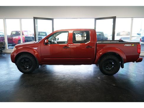 Used 2018 Nissan Frontier PRO-4X image 4