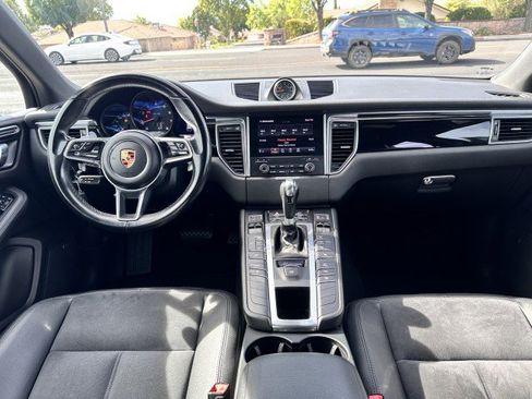 Used 2018 Porsche Macan image 18