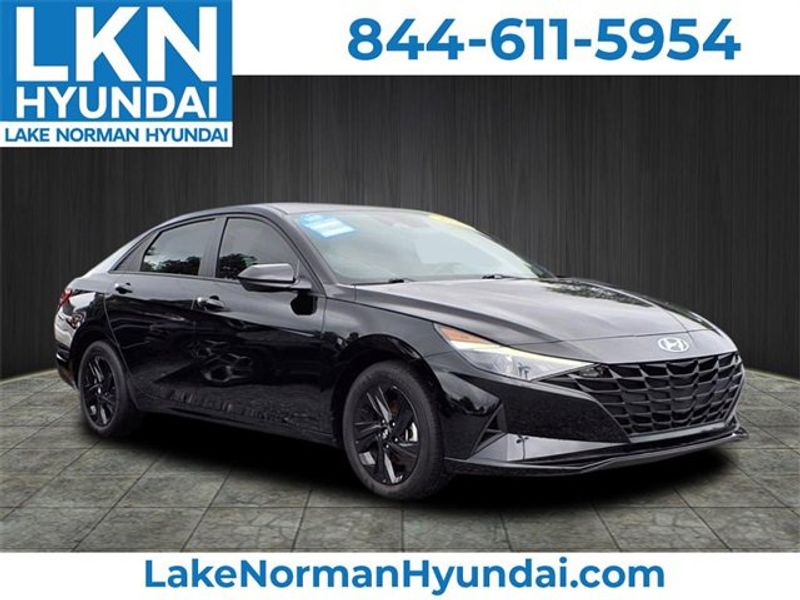 Certified 2023 Hyundai Elantra SEL w/ Cargo Package image 1
