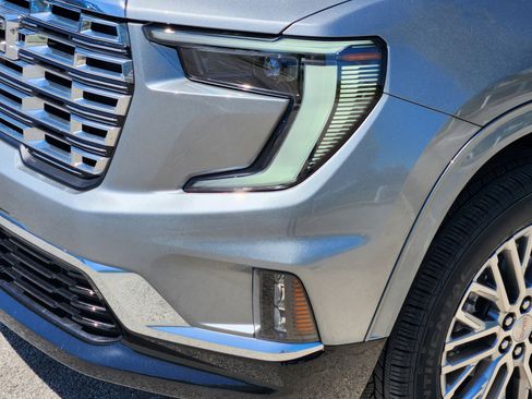 Used 2025 GMC Acadia Denali w/ LPO, Floor Liner Package FWD image 28