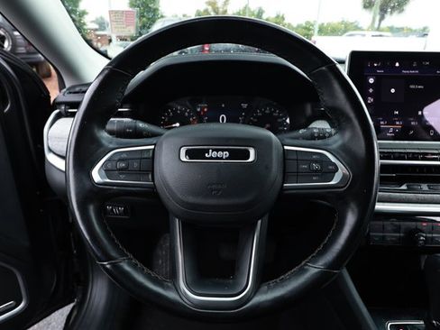 Used 2022 Jeep Compass Latitude w/ Sun and Sound Group AWD/4WD image 11