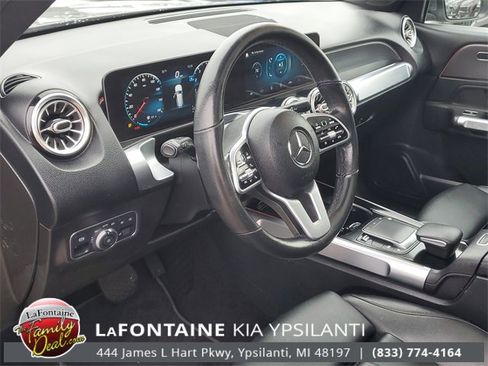 Used 2021 Mercedes-Benz GLB 250 4MATIC w/ Premium Package image 11