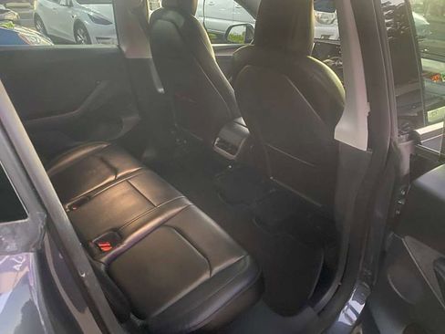 Used 2022 Tesla Model Y Long Range image 31