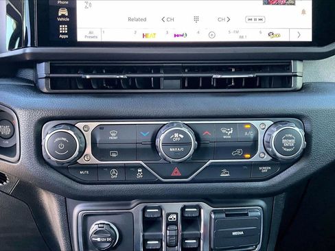 New 2026 Jeep Gladiator Sport AWD/4WD image 15