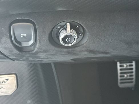 Used 2019 McLaren Senna RWD image 33