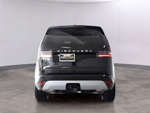 Used 2025 Land Rover Discovery Metropolitan Edition image 11