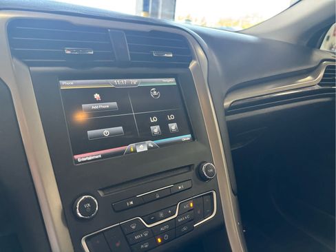 Used 2016 Ford Fusion SE w/ Equipment Group 202A AWD/4WD image 17
