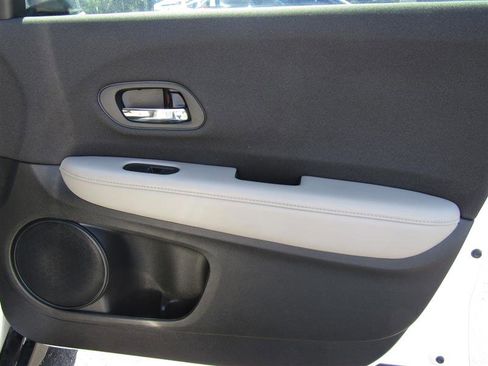 Used 2019 Honda HR-V LX image 27