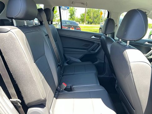 Used 2019 Volkswagen Tiguan SE w/ 3rd Row Seat Package AWD/4WD image 23